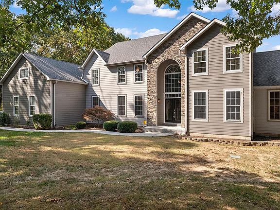 3rd image of 17970 Paradise Dr