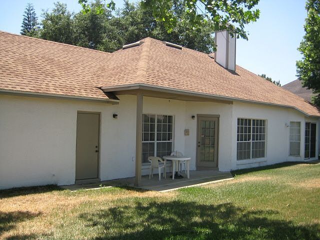 LARGE REAR YARD