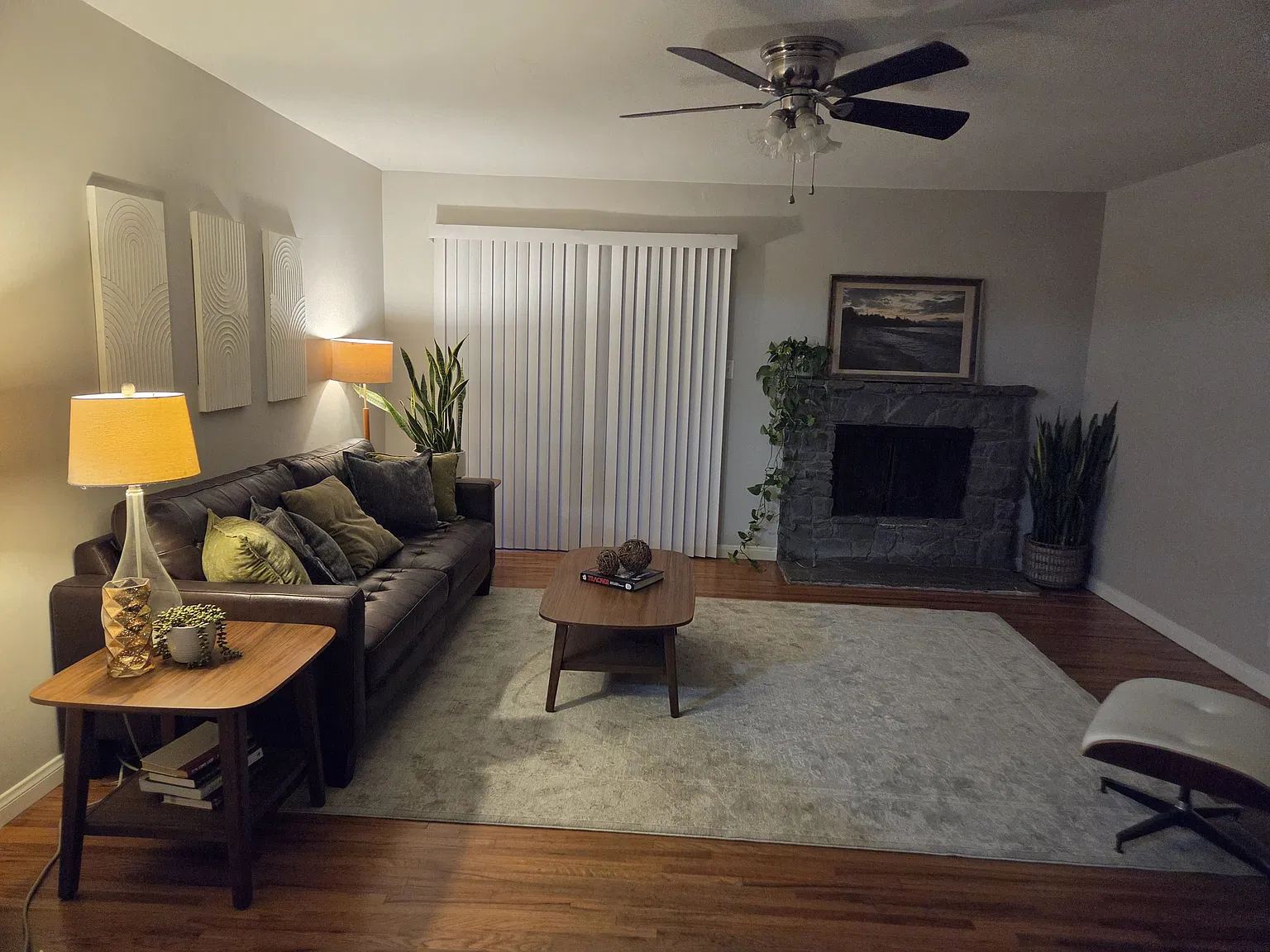 3 bed, 1203 sqft, $2,050 — Photo 2