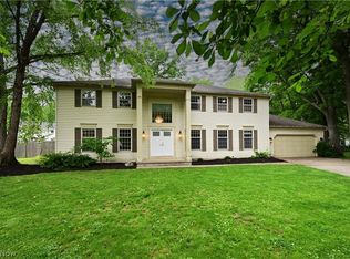 382 Evergreen Ct, Avon Lake, OH