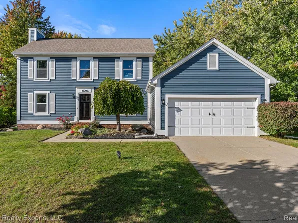 61346 Dean Dr, South Lyon, MI 48178