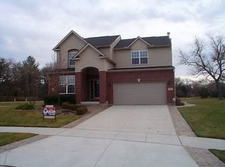 798 Masters Ct, Rochester Hills, MI 48307