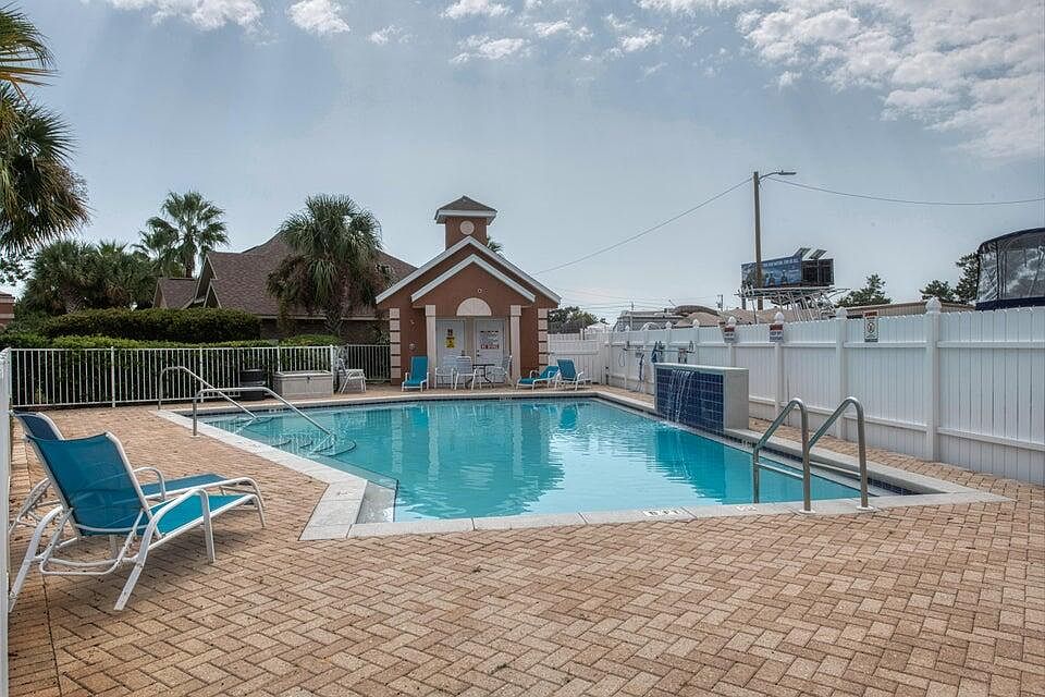 1st image of 2094 Fountainview Dr
