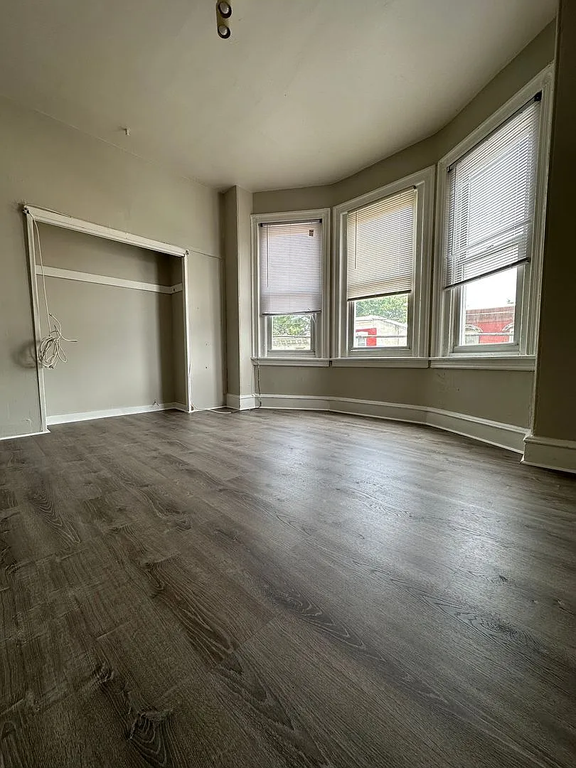 1232 West Somerset Street — Photo 3