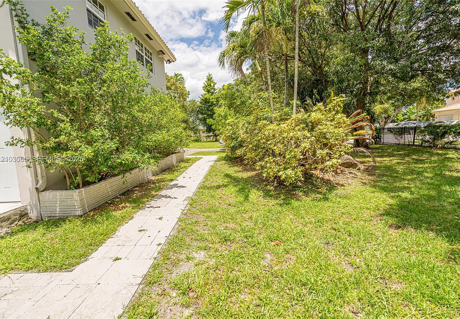 Hollywood Beach Gardens — Photo 4