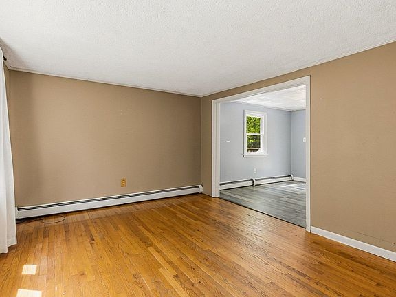 5th image of 28 Beech Hill Road