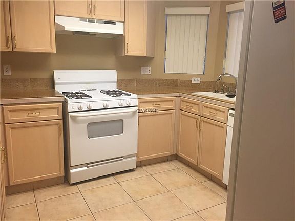 3rd image of 8800 Sandringham Ave #100