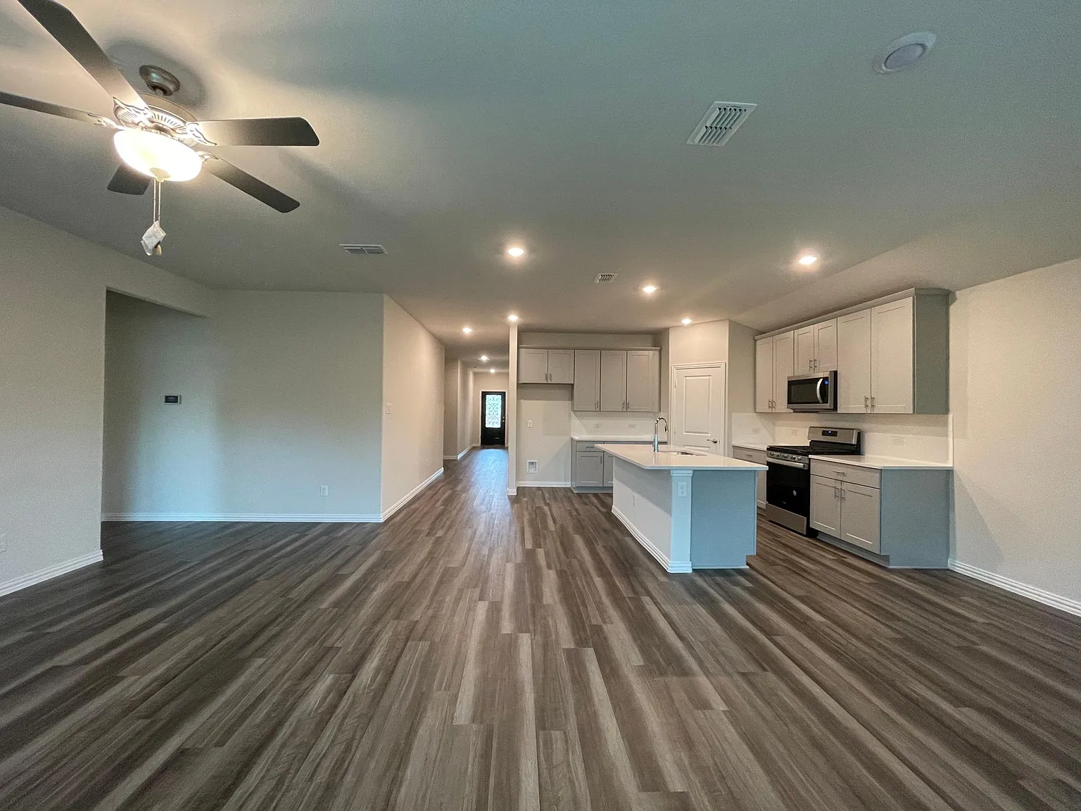 4 bed, 2059 sqft, $2,600 — Photo 2