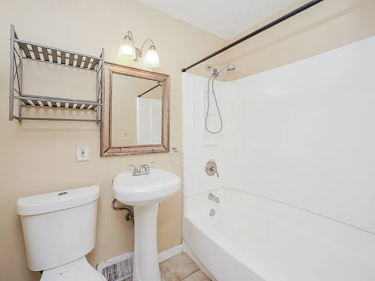 25240 Sandhurst Rd — Photo 7