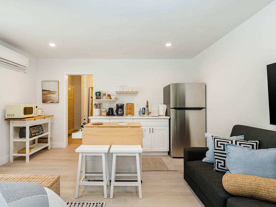 1st image of 16 Fleet St APT 10