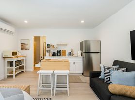 16 Fleet St - Move In Special!