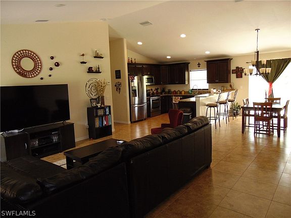 3rd image of 2922 Dora Ave N