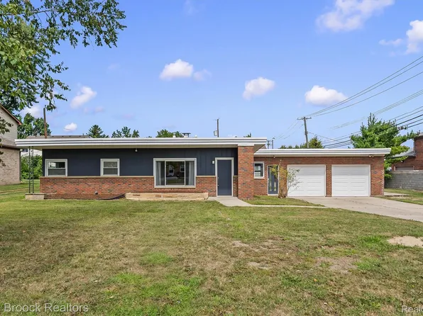 40 Regents Dr, Troy, MI 48084