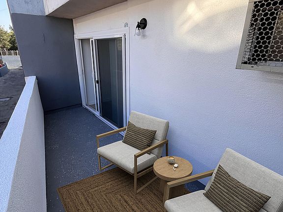 5th image of 840 Chestnut Ave #6B