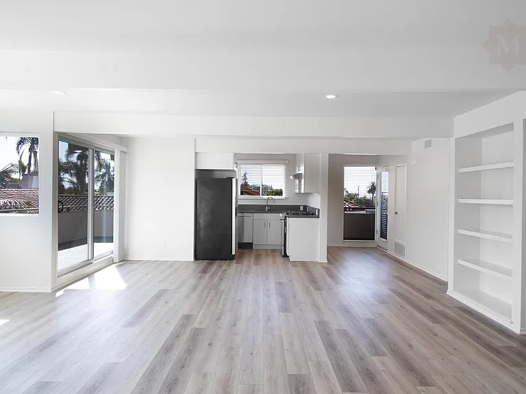 1825 State St #301 — Photo 3