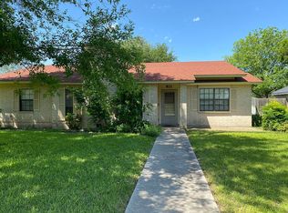 821 Sunrise Ave, Uvalde, TX 78801