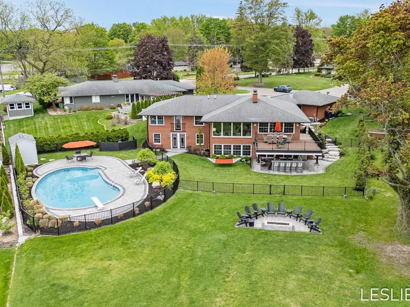 833 Allen Dr, Holland, MI 49423
