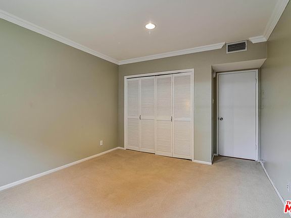 3rd image of 838 S Barrington Ave APT 303