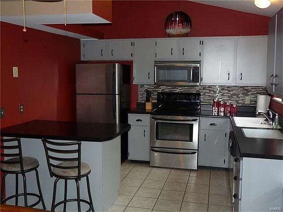 Spacious vaulted kitchen with ceramic flooring, stainless appliances & peninsula with breakfast bar.  Lots of cabinet space!