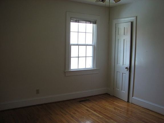 3rd image of 109 S Eastern St