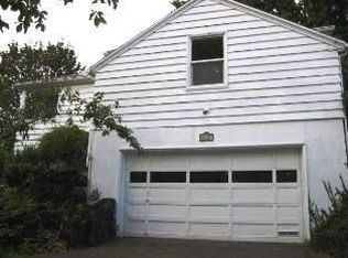 5450 SW 18th Dr, Portland, OR 97239