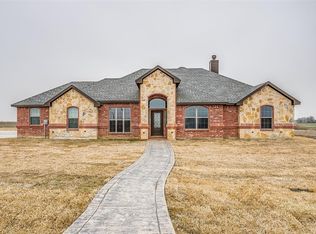 8016 Harvest Dr, Grandview, TX 76050