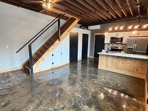 2nd image of 210 S Railroad St #101