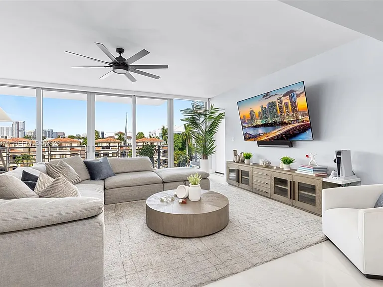 133 Isle Of Venice Dr #4B — Photo 3