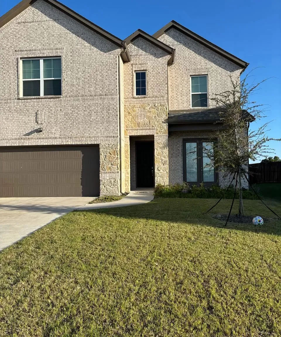 4 bed, 2800 sqft, $2,800 — Photo 1
