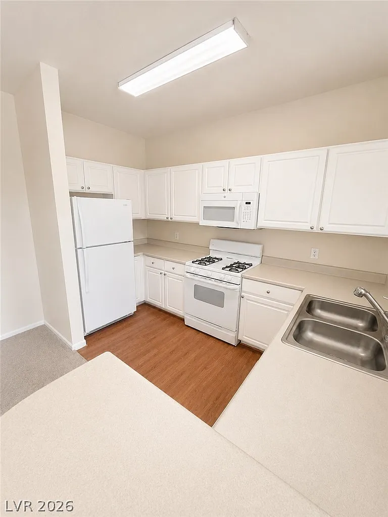 1 bed, 1.0 bath, 723 sqft, $1,250 — Photo 3