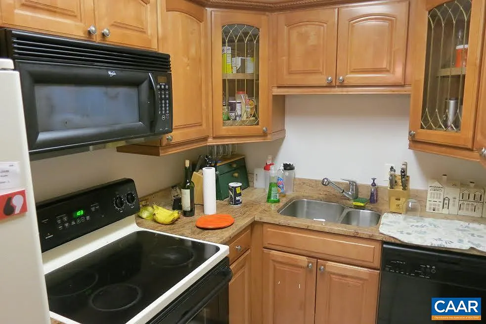 3 bed, 2.0 bath, 964 sqft, $3,000 — Photo 4