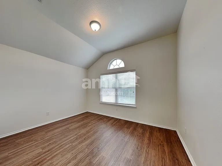 1036 Cove Hollow Dr — Photo 16
