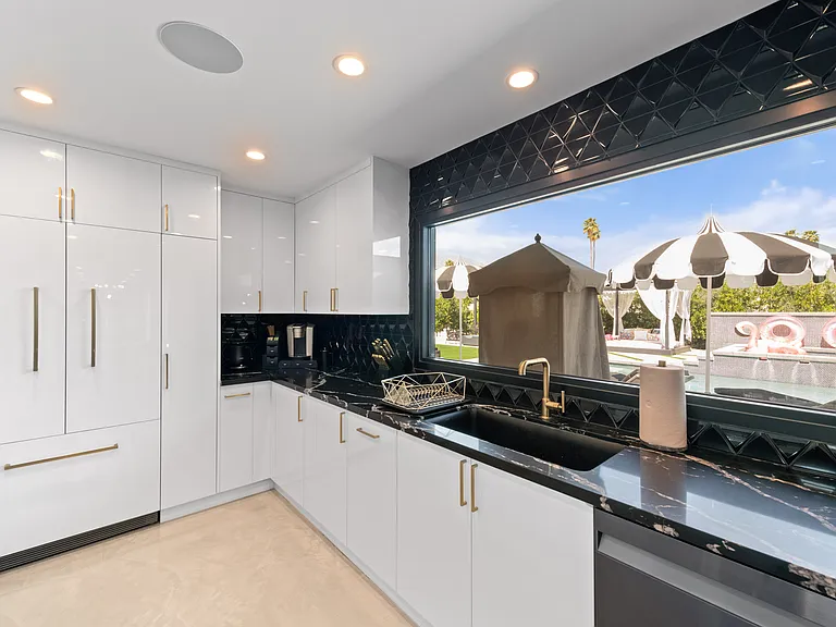 850 E Sierra Way — Photo 11