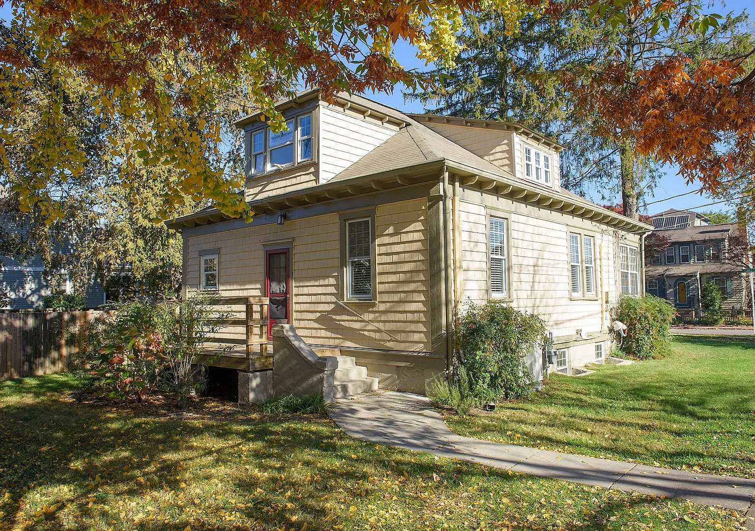 Coming Soon! Charming corner lot home for lease in Eastport! — Photo 2