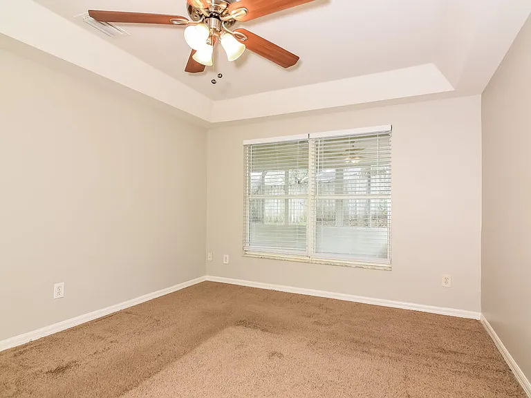 725 Cape Cod Cir — Photo 8