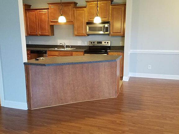 5th image of 2041 B Cambria Dr