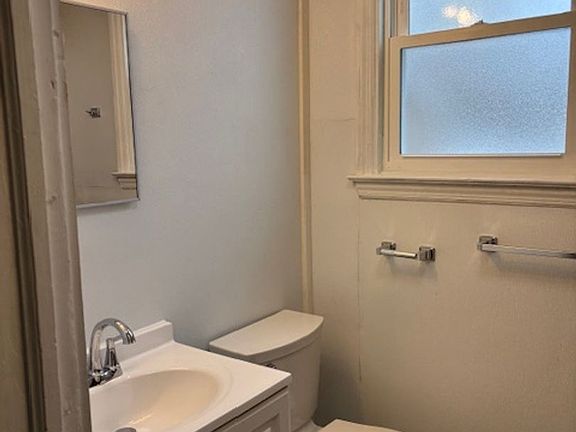 5th image of 1468 Hoyt St #1