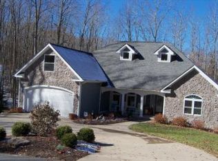 144 Hawkesworth Ln, Daniels, WV 25832