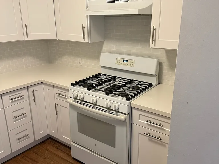 Adelphi Apartments — Photo 16