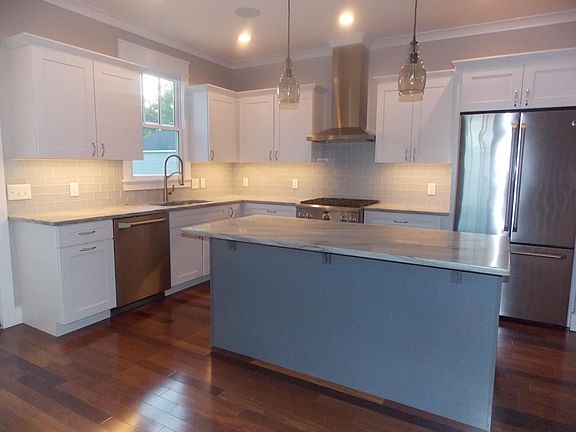 2nd image of 506 W 19th St