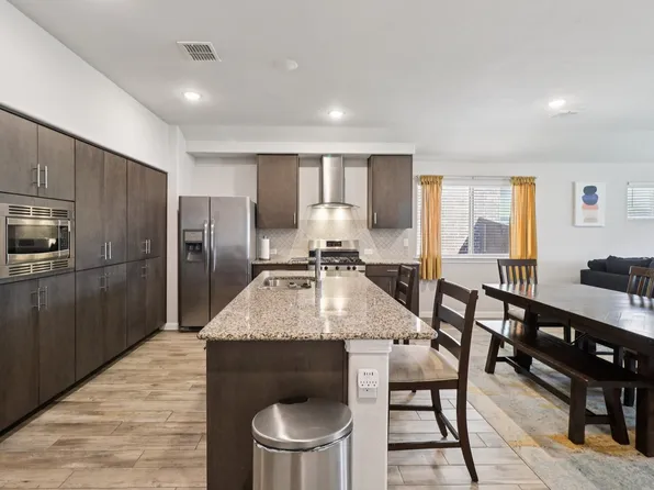 1336 Pleasant Knoll Trl, Aubrey, TX 76227