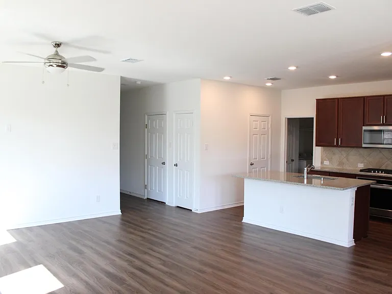 1012 West Dr — Photo 10