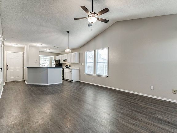 5th image of 8915 Shadow Wood Ln