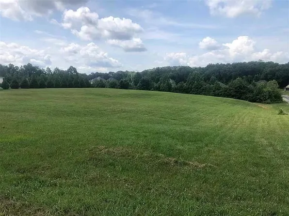 6 Ridgewood Dr, Henderson, TN 38340