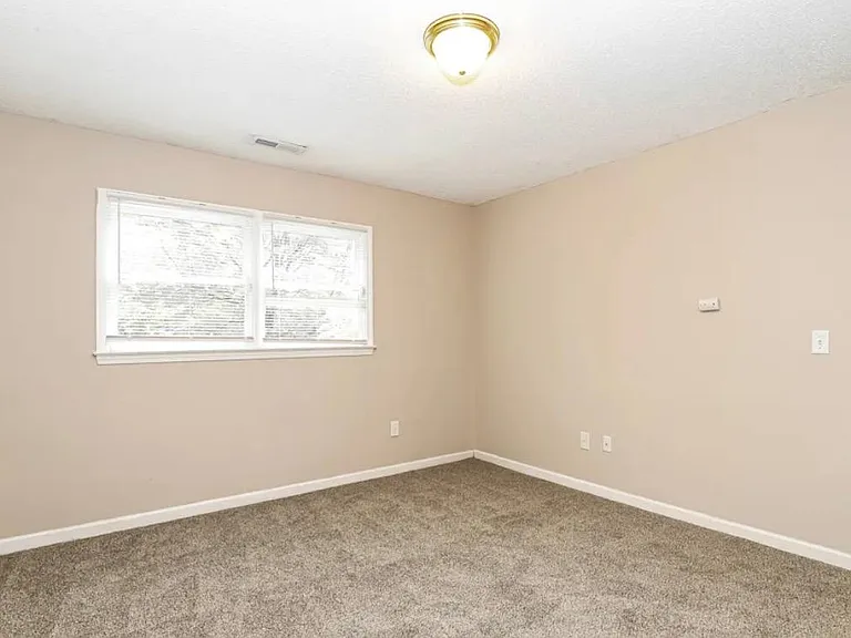 806 Vance St — Photo 5
