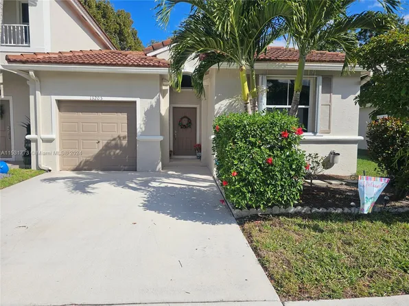 13205 NW 9th Ct, Pembroke Pines, FL 33028