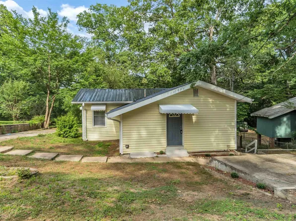 211 Lakeshore Cir, Adamsville, AL 35005