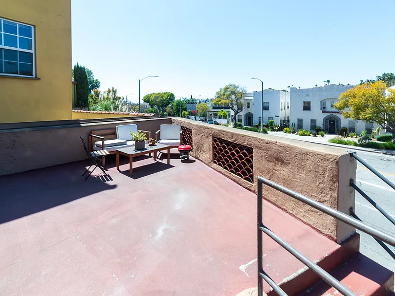 836 Silverlake Blvd — Photo 20