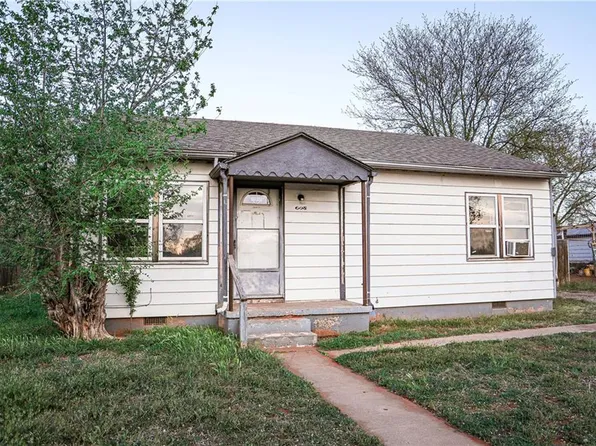 608 N 2nd St, Sayre, OK 73662