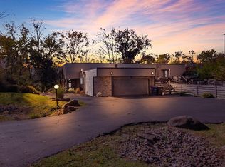 321 Old Trail Dr, Columbus, OH 43213